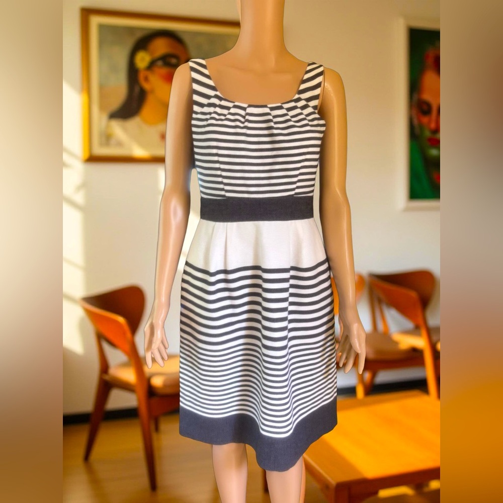 Banana Republic Dress Gray & White Sleeveless Pleated A-Line Midi  size 2
